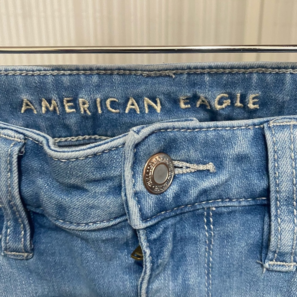 American Eagle High Rise Distress Jeans - Picture 4 of 6